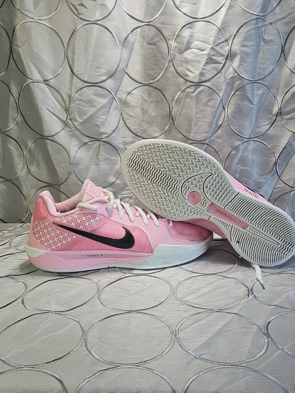 Nike Women’s Pink Athletic Sneakers with Black Swoosh Y25